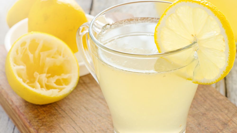 Prosta i orzeźwiająca lemoniada bez cukru