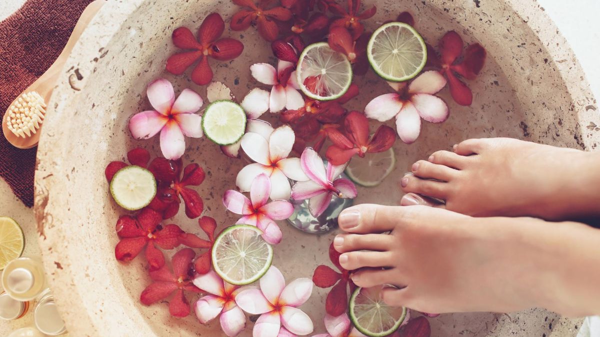 Moczenie stóp w occie ma wiele korzyści