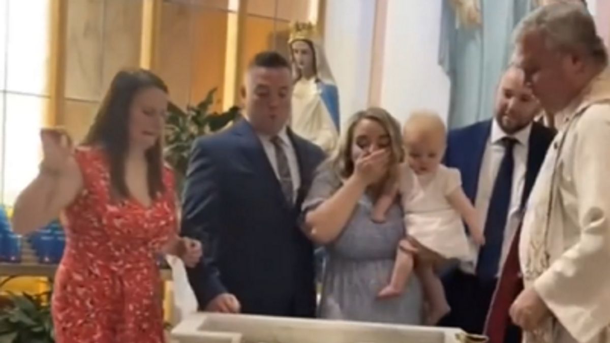 Wpadka podczas chrztu. Nagrali reakcję rodziny