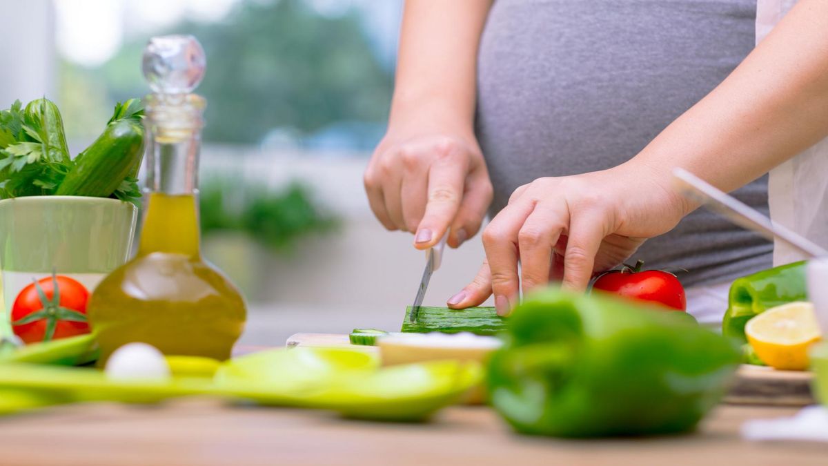 Ciężarna przy wigilijnym stole