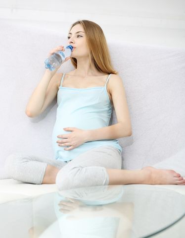 Woda w ciąży powinna stanowić około 80 proc. wszystkich przyjmowanych napojów