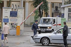 Rosjanie zarejestrowali lek na koronawirusa. Według producenta niszczyć SARS-CoV-2