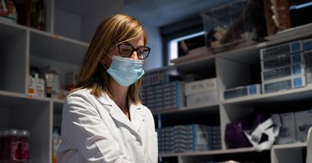 Pilny komunikat GIF. Wycofuje lek na wniosek firmy AstraZeneca