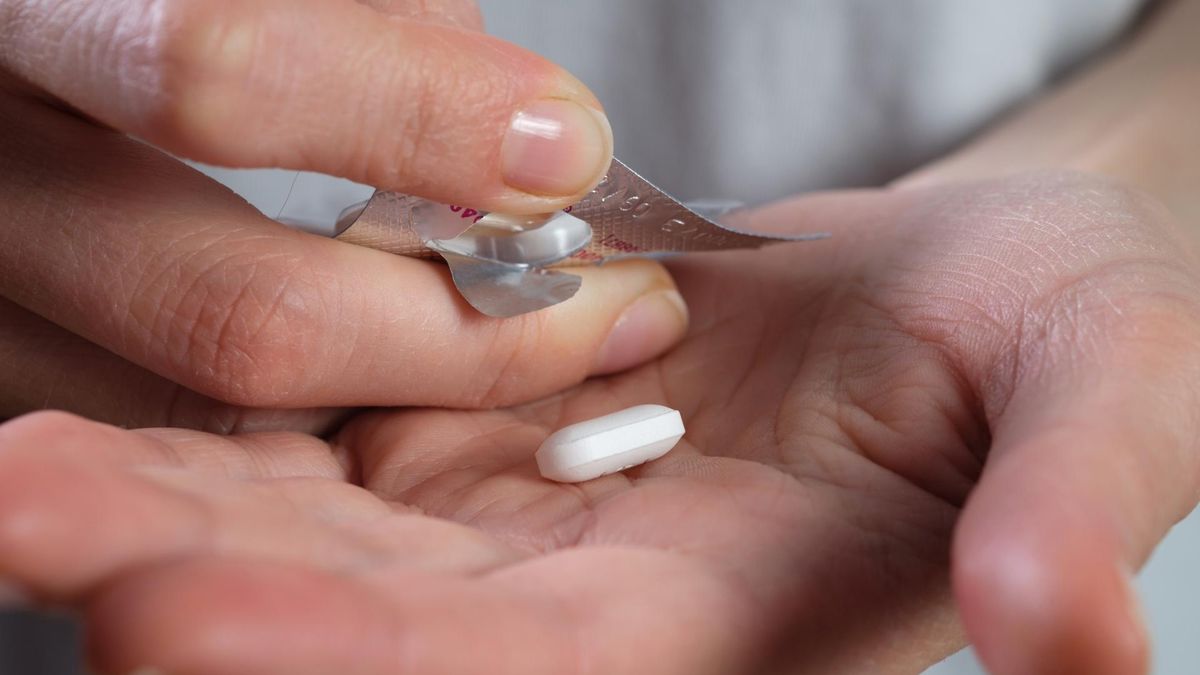 Ibuprofen to lek, po który sięgamy w bólu głowy, podczas miesiączki czy przy gorączce