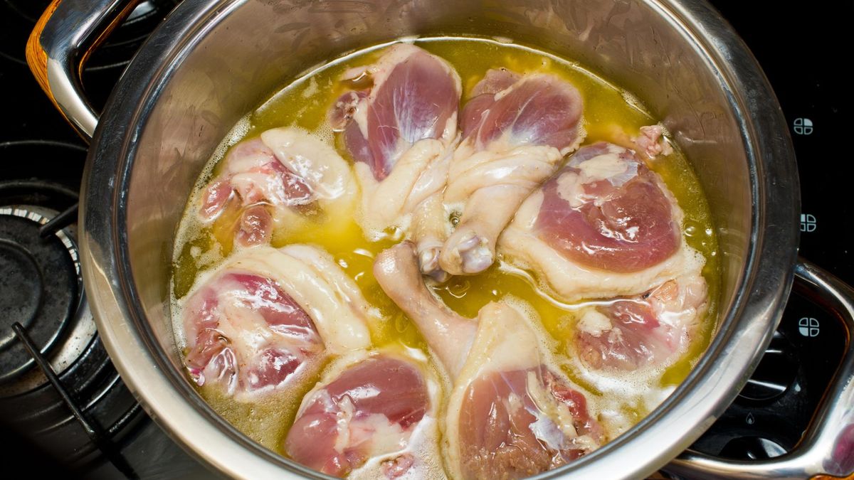 Kiedyś królował w kuchni, dziś rzadko po niego sięgamy. Idealnie nadaje się do smażenia