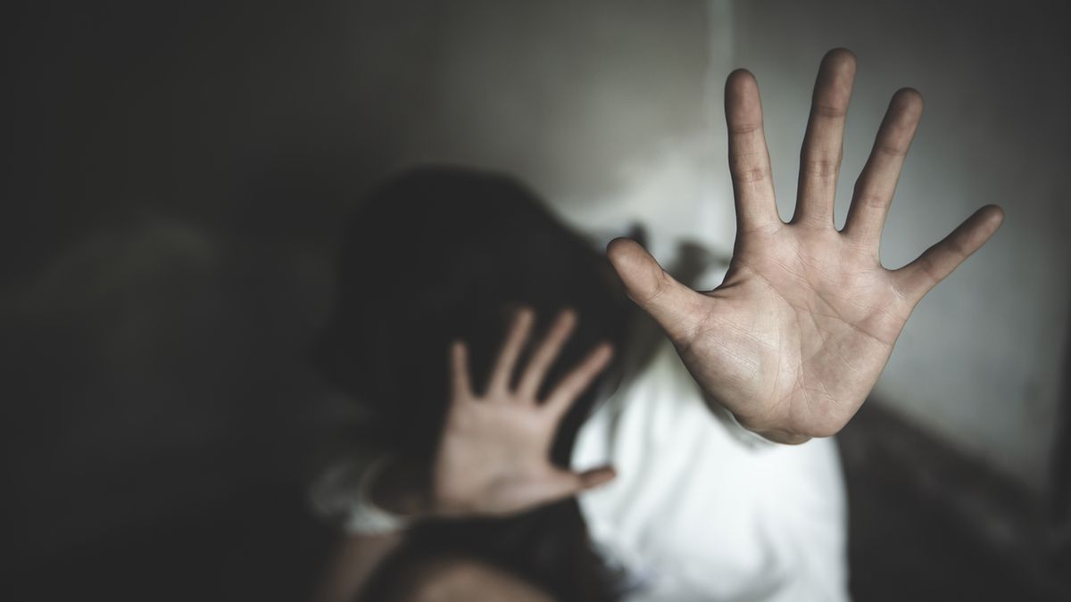 Przemoc w rodzinie to wszelkie działania, które mają na celu wykorzystywanie przewagi sił i skierowanie ich przeciw bliskiej osobie.