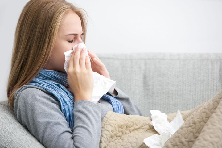 Objawy alergii pojawiają się u wielu osób.