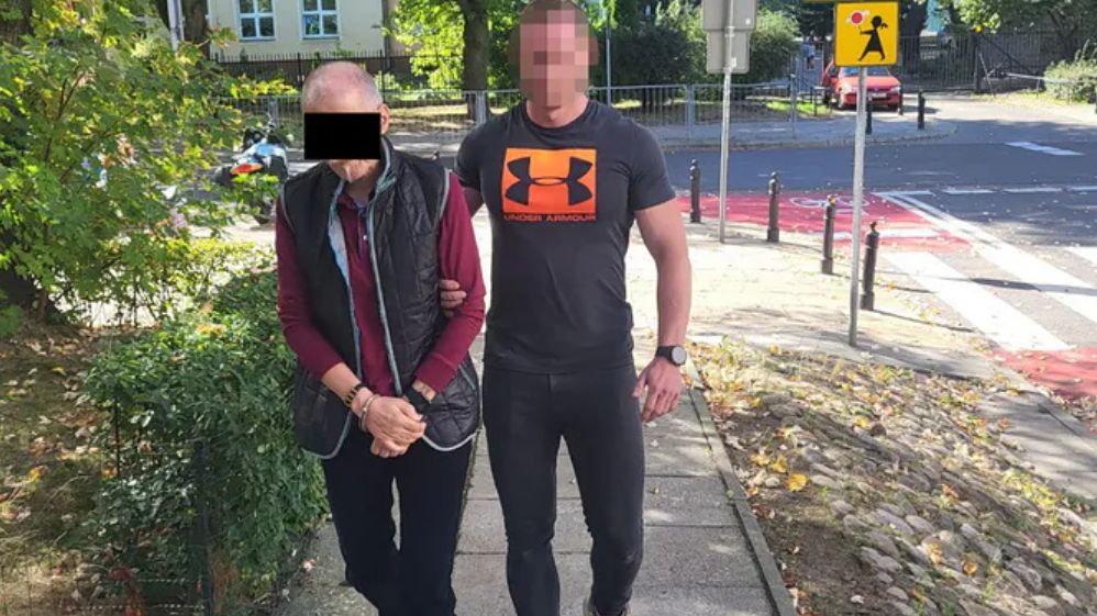 Przekonywał, że jest ginekologiem i leczył raka seksem