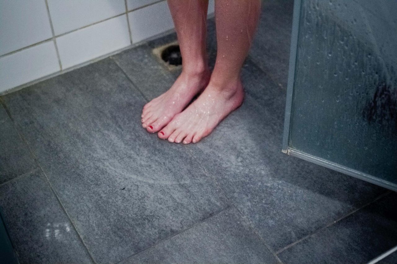 Lekarz ostrzega przed zimnym prysznicem podczas upałów. Dlaczego?