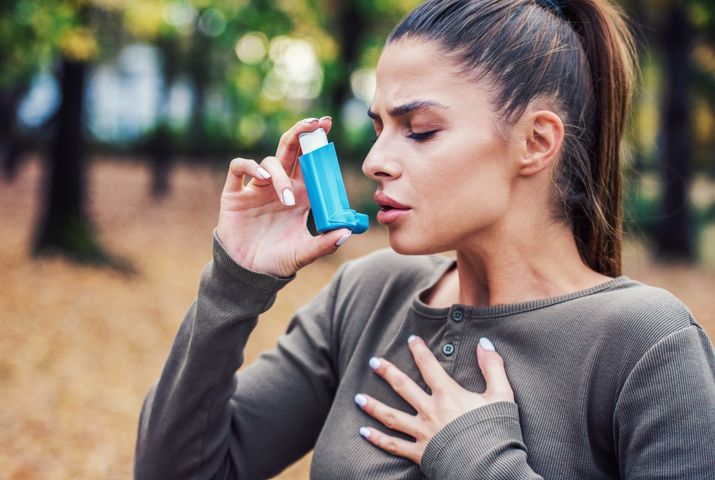 Rodzaje astmy, które zostały wyodrębnione przez ekspertów, to: astma wysiłkowa, astma kaszlowa, astma zawodowa oraz astma nocna.