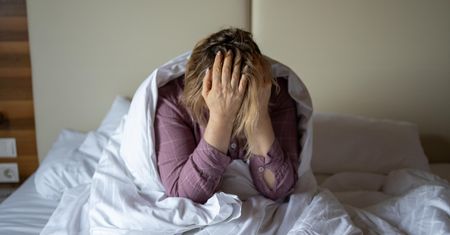 Zasada 15 minut pomoże uporać się z bezsennością. Ekspert wyjaśnia, jak działa