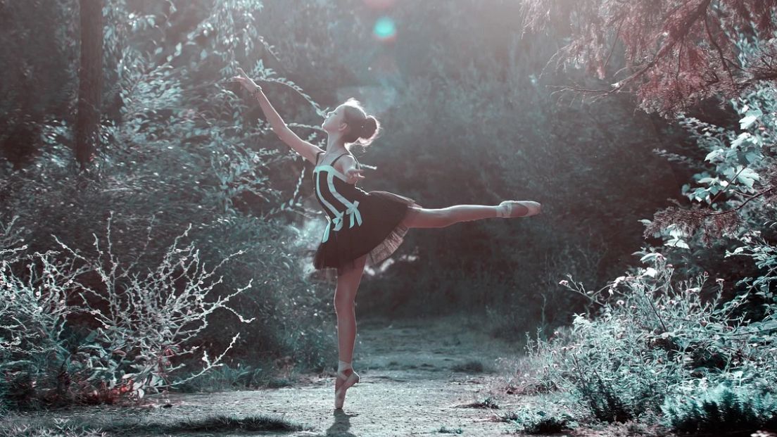 Choreoterapia, czyli terapia tańcem i ruchem należy do nurtu terapii poprzez sztukę i jest powszechnie praktykowana w USA i Europie Zachodniej. 