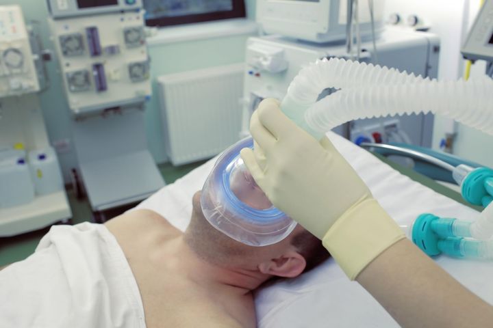 Przybywa pacjentów, którzy wymagają leczenia respiratorem i terapii ECMO