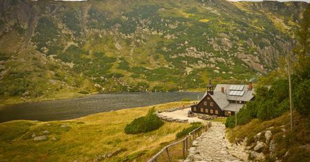 Planujesz rodzinny wyjazd w góry? Karkonoskie kurorty czekają!