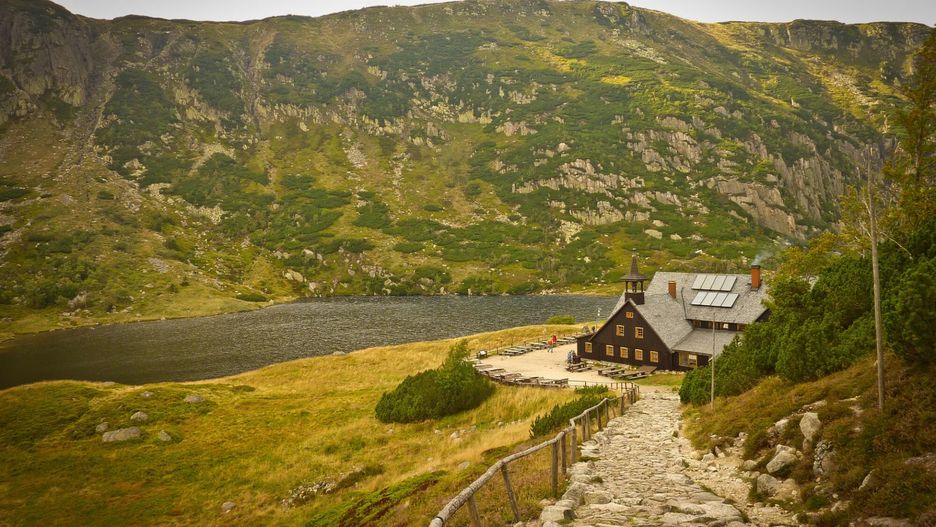 Planujesz rodzinny wyjazd w góry? Karkonoskie kurorty czekają!