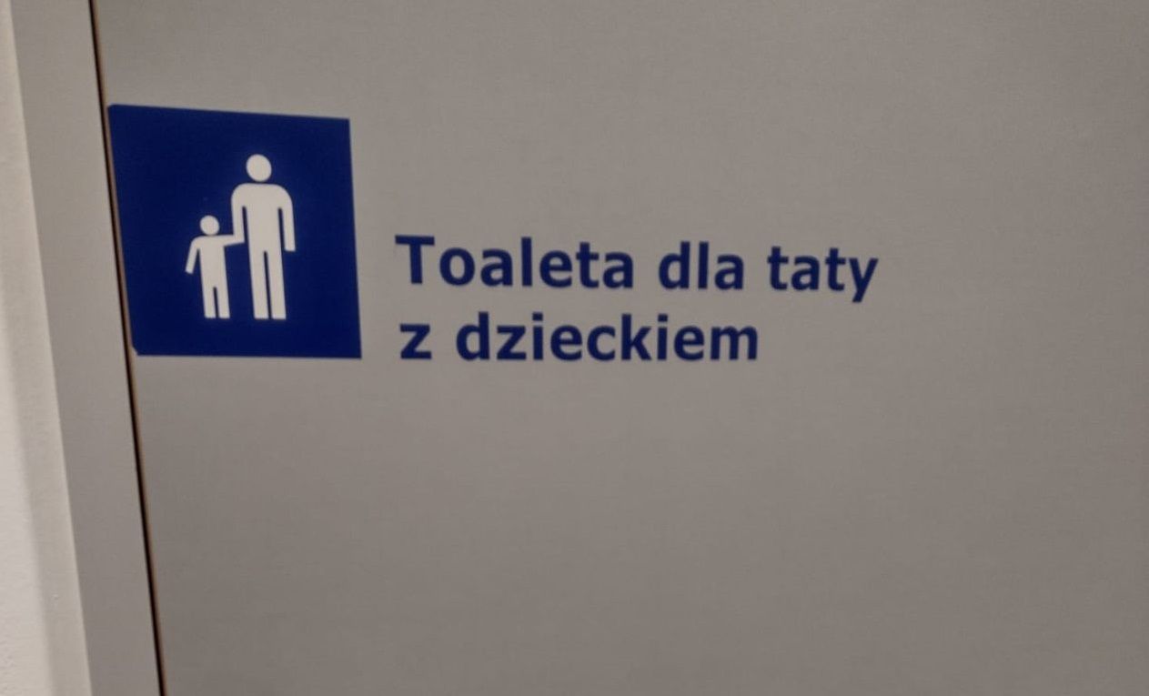 W jednym ze sklepów pojawiła się toaleta dedykowana ojcom z dziećmi
