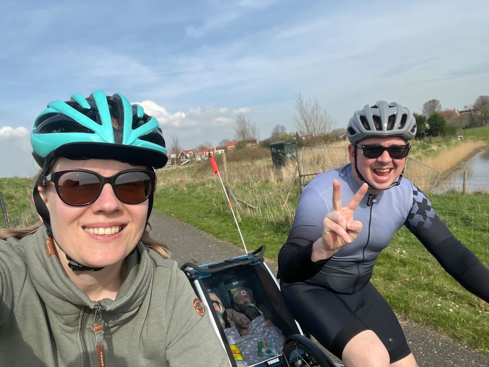 Wojtek z rodziną na wycieczce rowerowej