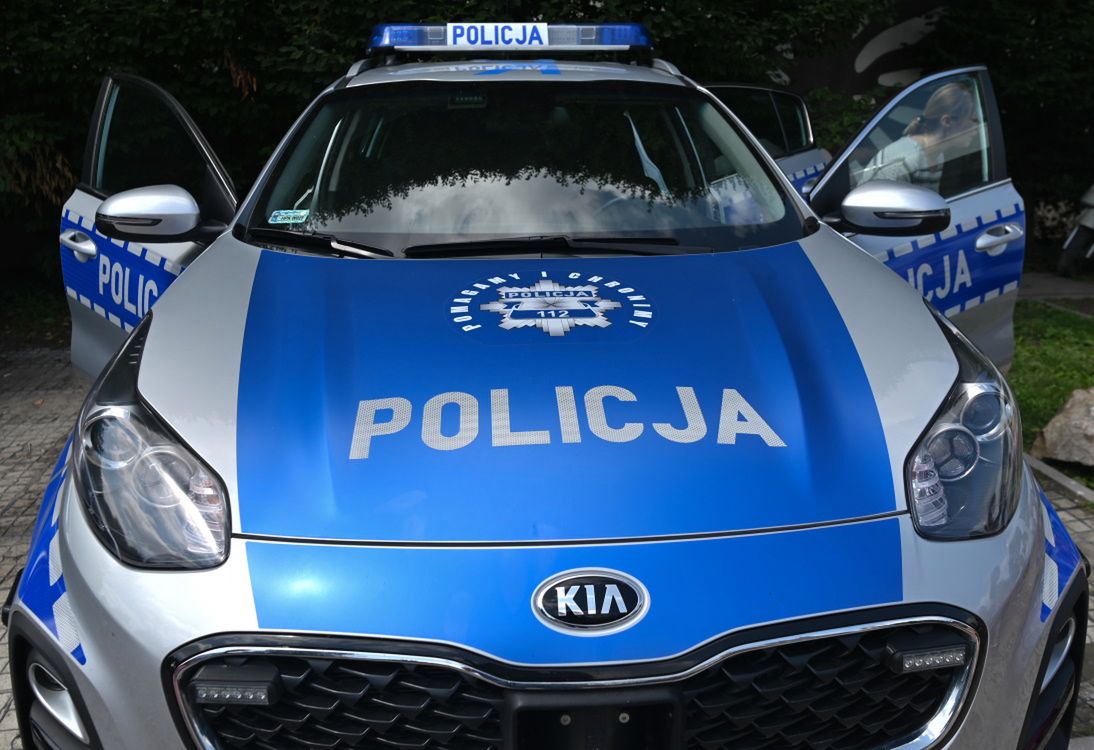 Policjanci eskortowali do szpitala samochód, którym dziecko było przewożone do szpitala