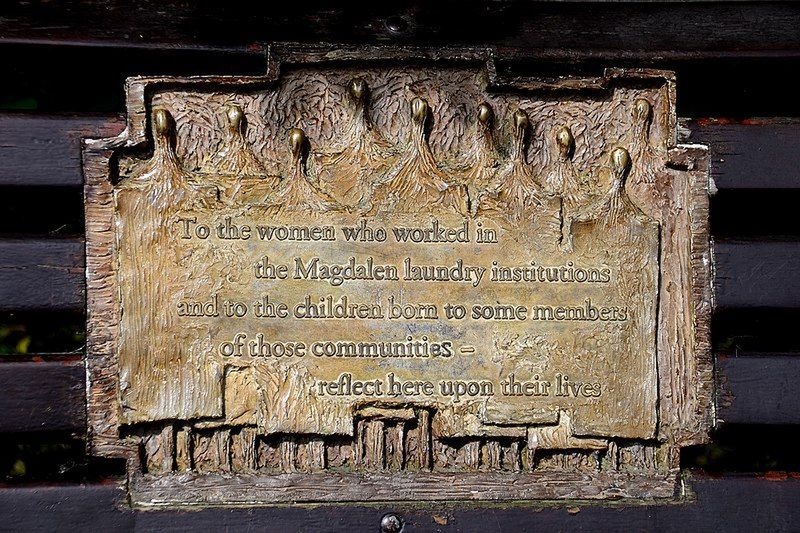 Tablica upamiętniająca penitentki azylów Magdalenek (fot. Osama Shukir Muhammed Amin FRCP(Glasg)/CC BY-SA 4.0)