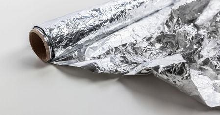 Może prowadzić do zaburzeń pamięci. Jaki wpływ na zdrowie ma folia aluminiowa?