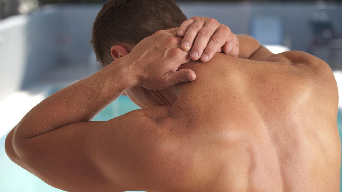 Jeżeli obok bólu szyi pojawia się gorączka, sztywność karku, ból głowy może to świadczyć o zapaleniu opon mózgowo-rdzeniowych. Konieczna jest pilna konsultacja