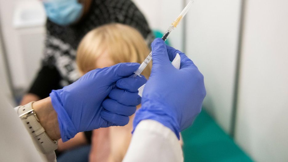 Małżeńskie spory. Co robić gdy jeden rodzic chce szczepić dziecko, a drugi nie?