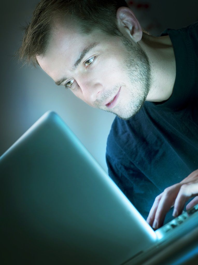 Uzależnienie od internetu jest tak samo groźne jak nadużywanie alkoholu lub narkotyków. 