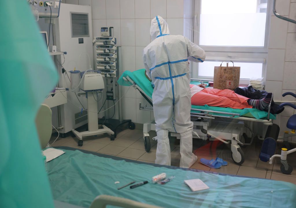 Zakładają, że to grypa jelitowa. Tymczasem objaw może zwiastować COVID-19 i zwiększyć ryzyko hospitalizacji