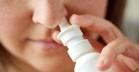 Złoto w sprayu może wspomóc leczenie chorób mózgu. Opracowano innowacyjną metodę