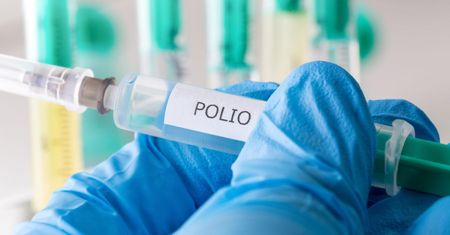 Polio (choroba Heinego-Medina) - objawy, szczepienie, leczenie