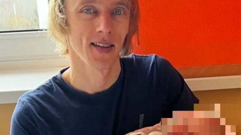 Dawid Kubacki z nowonarodzoną córką