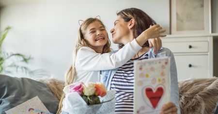Dzień Matki 2025. Jaki prezent wybrać? Kiedy obchodzimy to święto?