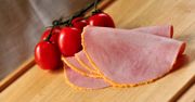 Jak nie dać się oszukać i wybrać dobrą szynkę na święta?