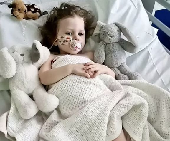 Dziewczynka cierpi na rzadki nowotwór