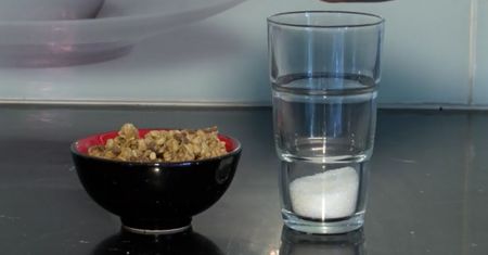 Polak zjada co miesiąc ponad kilogram cukru (WIDEO)