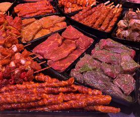 Bez grilla nie ma majówki. Sprawdziliśmy skład mięs, które Polacy kochają najbardziej