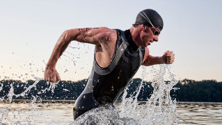 Szok termiczny może wystąpić po szybkim zanurzeniu się w zimnej wodzie.