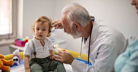 Otolaryngolog – kim jest, co diagnozuje i leczy. Kiedy iść na wizytę?