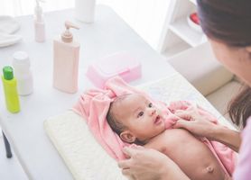 Jak wybrać bezpieczne produkty do kąpieli dziecka?