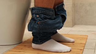 Naukowcy ostrzegają, by unikać go w toalcie. Stąd hemoroidy i ból pleców