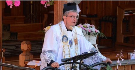 Oburzająca wypowiedź księdza Natanka na temat dzieci in vitro. "Dziecko poczęte z probówki, poza Bogiem, jest produktem, a nie bytem"