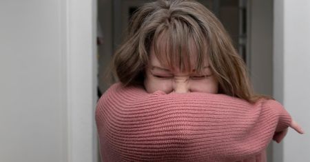 To teraz najczęstszy objaw COVID u niezaszczepionych. Po zastrzyku praktycznie tego nie ma