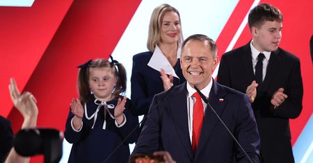 Burza po komentarzu nauczycielki. Wulgarne słowa o córce Nawrockich