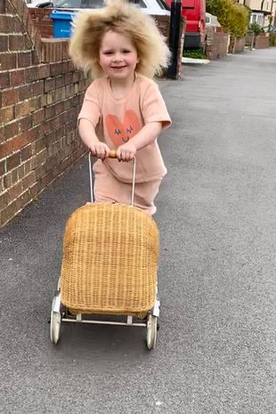 Rosie ma syndrom włosów niedających się uczesać