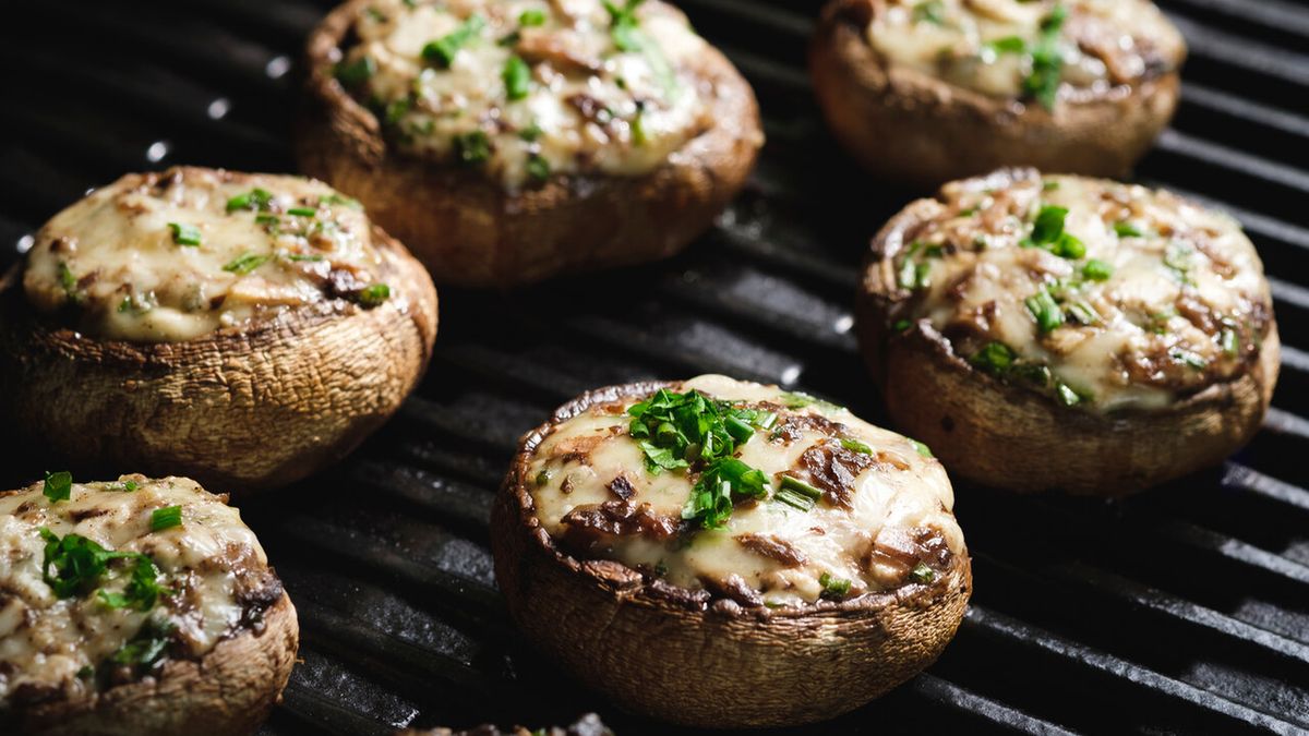 Pieczarki z grilla to smaczne, zdrowe i proste danie, po które warto sięgnąć.