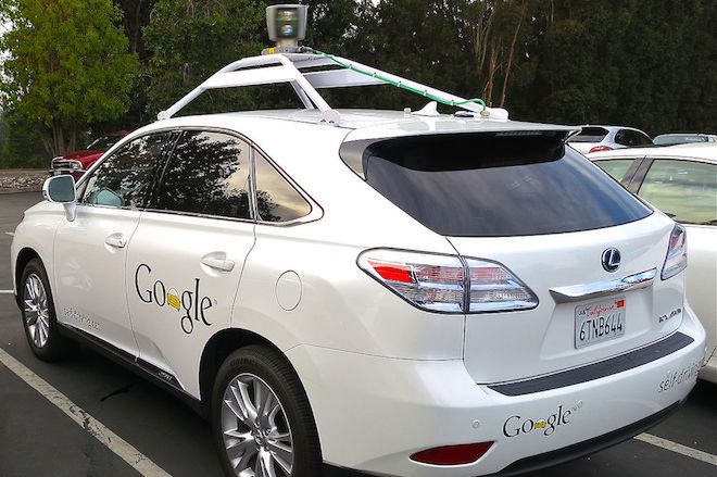 Autonomiczne samochody Google brały udział w 11 stłuczkach