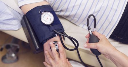 Takie są aktualne normy ciśnienia. Jeden czynnik jest kluczowy