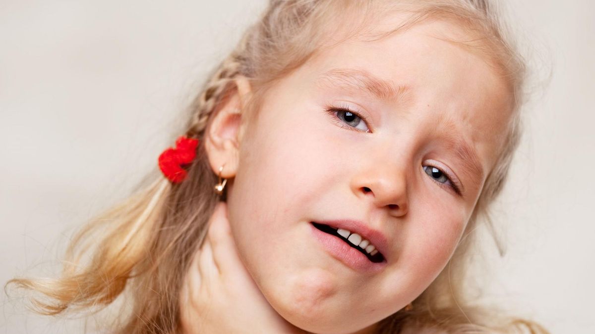 Ból gardła u dziecka warto leczyć domowymi sposobami