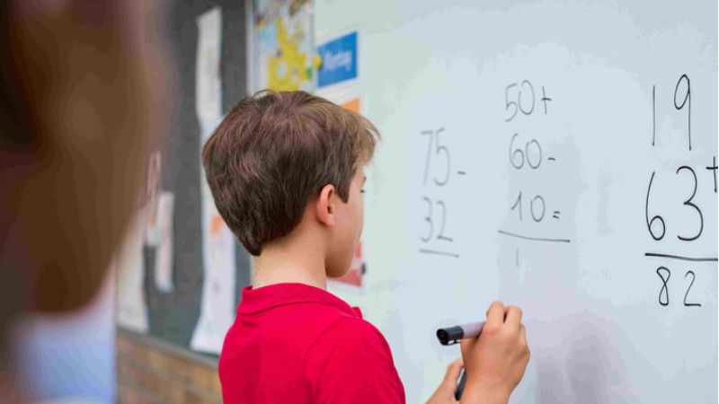 Dodawanie w słupku krok po kroku