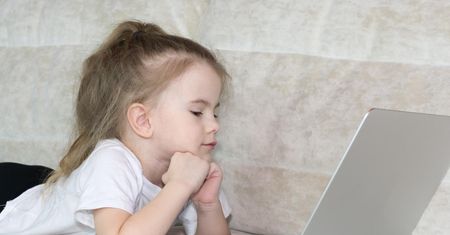 Internet – błogosławieństwo i niebezpieczeństwo. Jak chronić dzieci i mądrze korzystać z sieci?